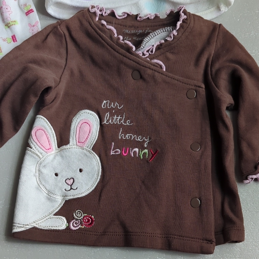 Adorable Baby Clothing‎ Set with Bunny Design image 2